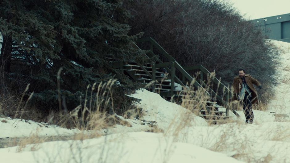 The Revenant turns off the stairs and runs down the road.