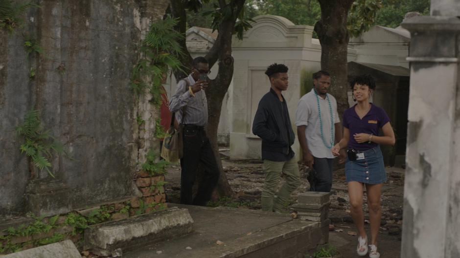 Evita leads the tour group through the cemetery.