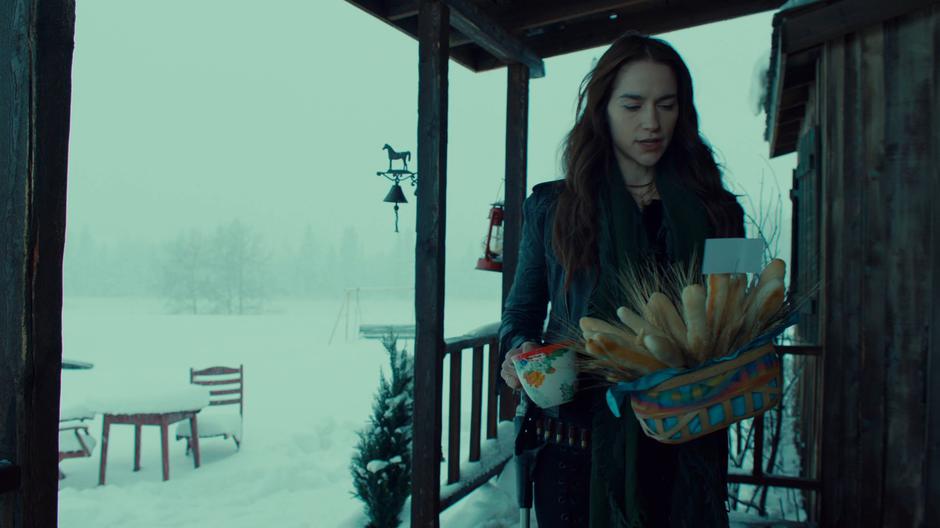 Wynonna looks at the note on the breadstick basket that Charlie left for her.