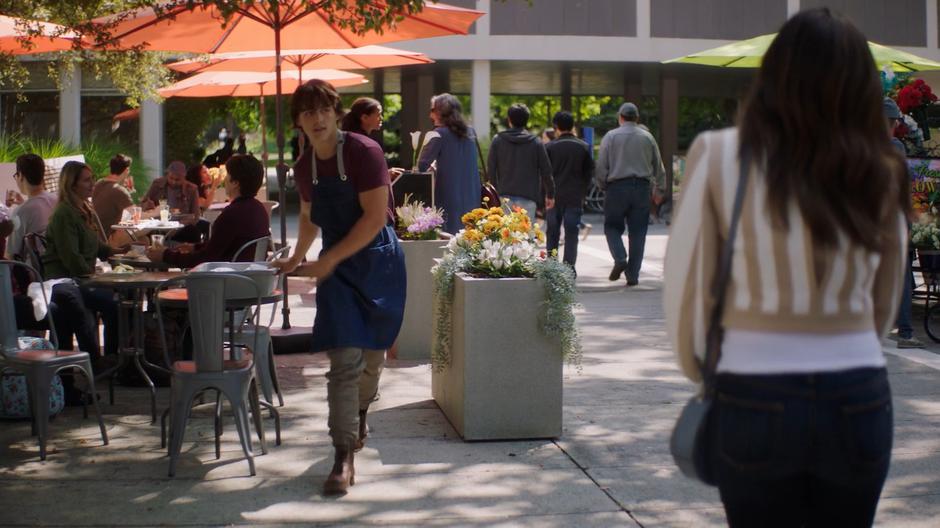 Brian puts down his tray of dishes and walks over to Maggie.