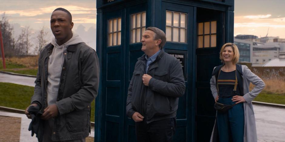 Ryan looks surprised that Yaz lives so close as Graham and the Doctor exit the TARDIS.