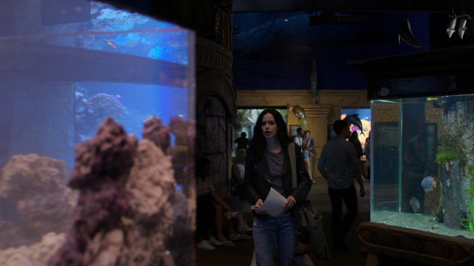 Jessica wanders around the aquarium looking for her target.