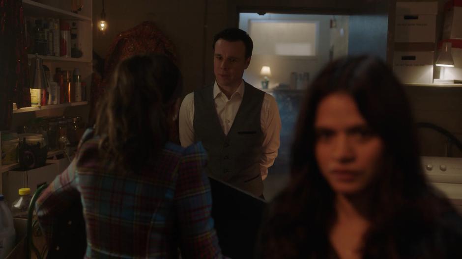 Maggie shows Harry a photo of Jenna Gordonson in the basement closet while Mel keeps time frozen.