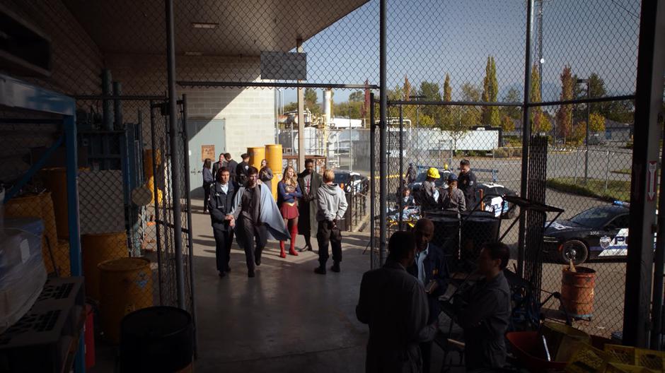 Kara and Manchester interrogate the member of the Children of Liberty on the loading dock outside.