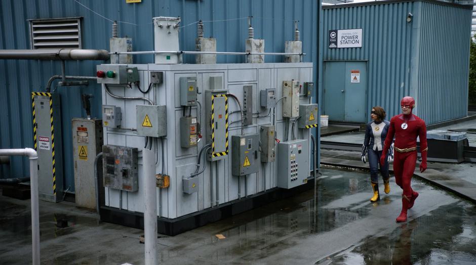 Nora and Barry look around the power station for the anomaly.