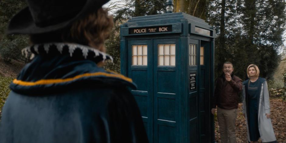 Graham says goodbye to King James before getting on the TARDIS with the Doctor.