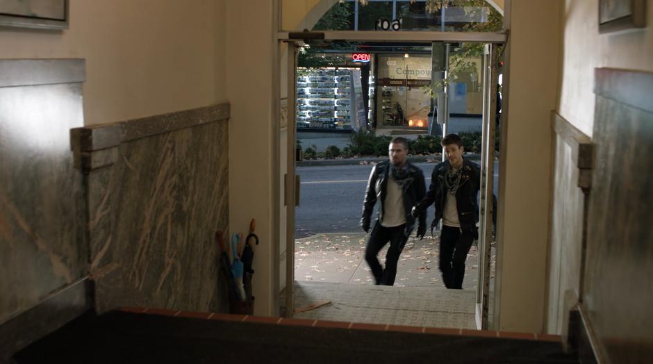 Oliver and Barry walk up the stairs into the building.