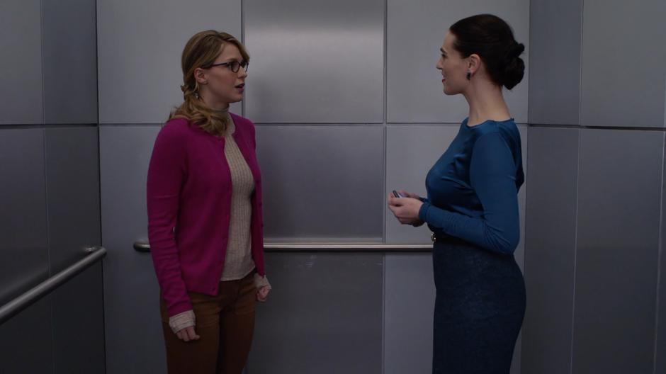 Snowbird enters the elevator with Lena while posing as Kara.