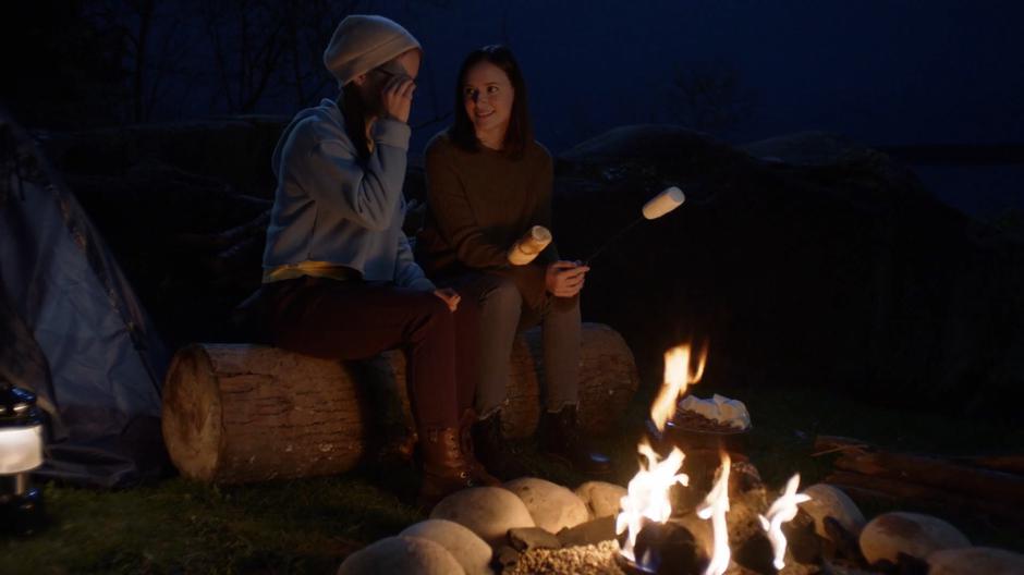 Young Kara pulls down her glasses so she can use her laser vision to heat her and Alex's marshmallows.