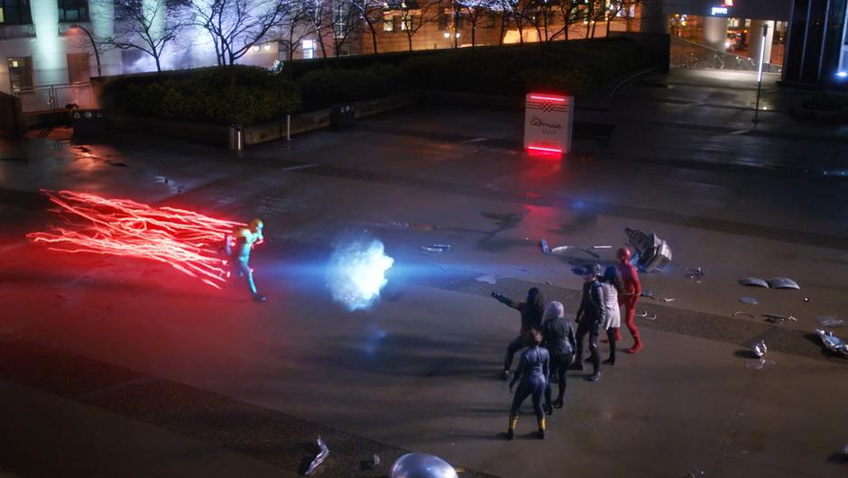 Thawne races towards Team Flash as Cisco creats a rift in his path.