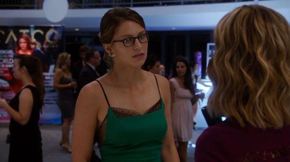 Kara talks to Cat after arriving at the gala.