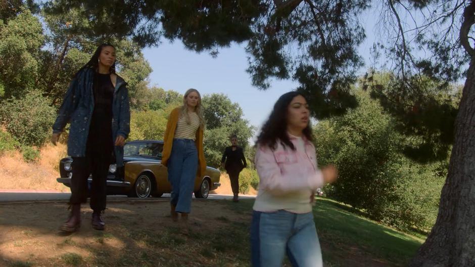 Xavin, Karolina, Nico, and Molly walk down the hill from the car.