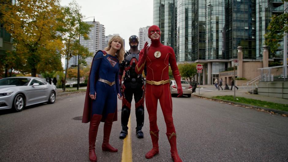 Kara, Ray, and Barry strategize on how to bring down the giant Beebo.