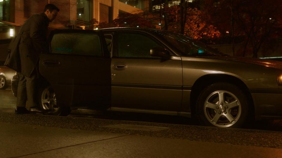 Harry opens the door to get into the back seat of Mel's car.