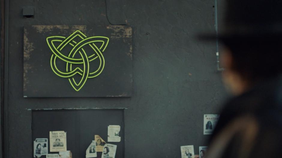 Doc looks back at the celtic knot and explains its significance to Wynonna.