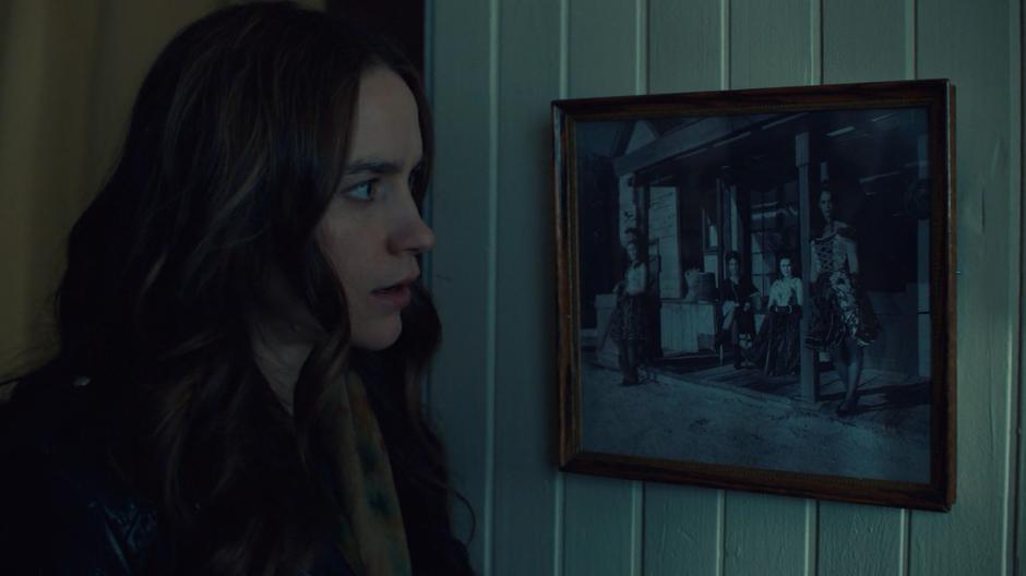 Wynonna sees Rosita in an old-timey photo on the wall.