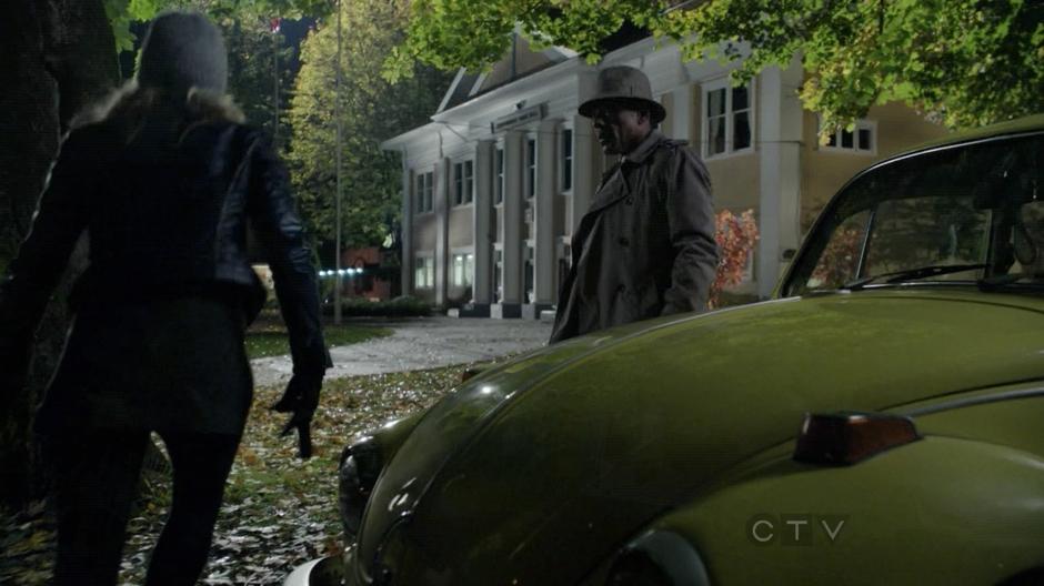 Emma and Sidney arrive at the town hall to break into the Mayor's office.