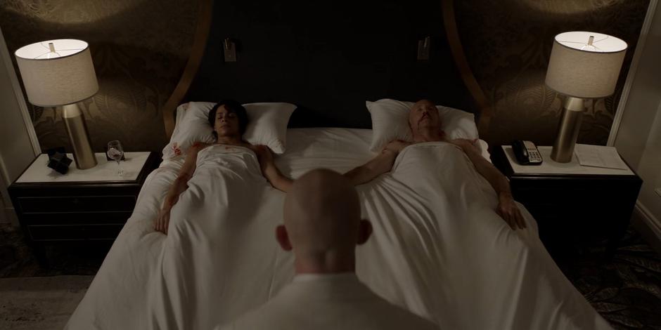 Victor Zsasz posts Vin Capalaci and his mistress's bodies in the bed.