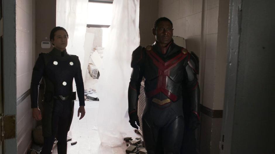 Brainy and J'onn enter the basement following the energy signature.