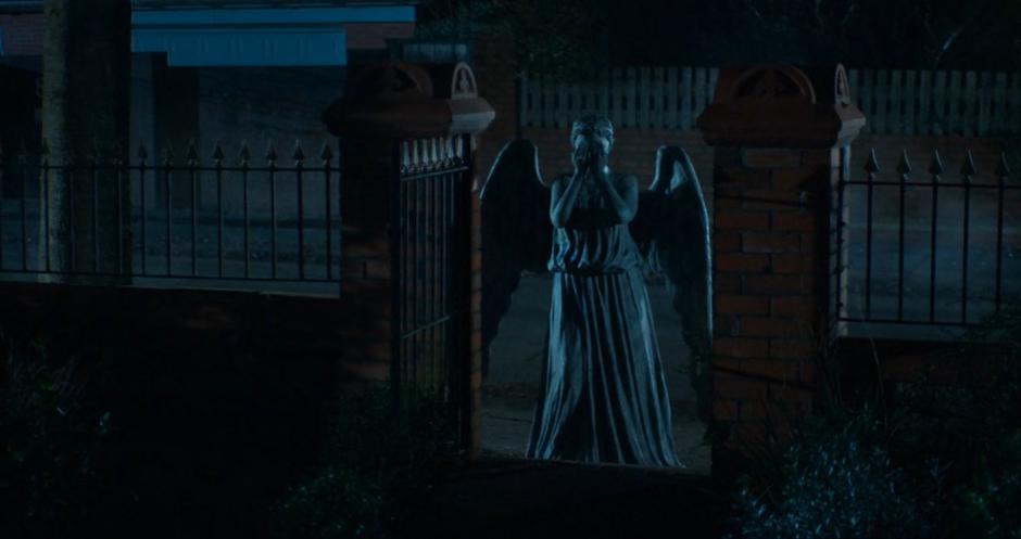 The Weeping Angel appears at Claire's gate when she looks away briefly.