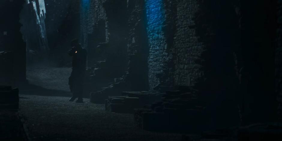 Vinder holds up his gun and begins searching the ruins.