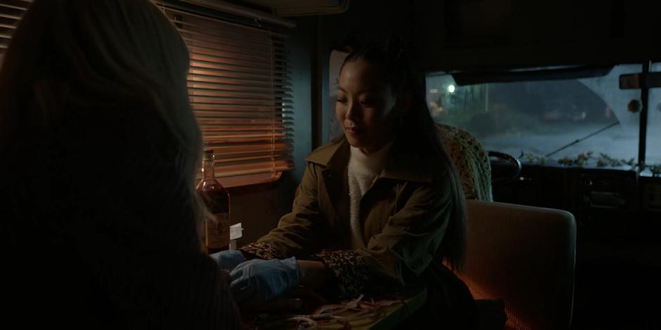 Mary swaps out Alice's blood in the RV with the stuff they stole from the guy at the bar.