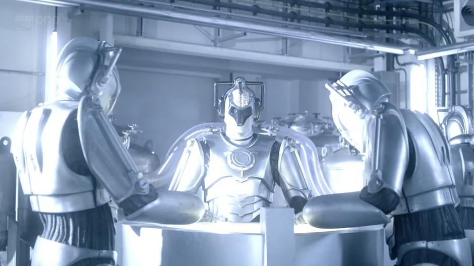 Cybermen try and stop Rory's assault.