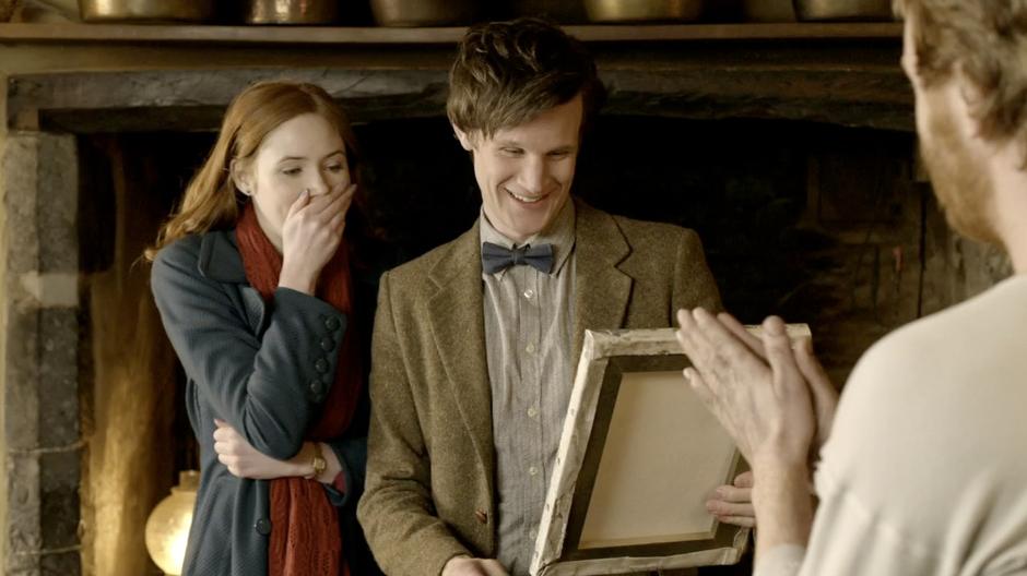 Vincent offers to give Amy and the Doctor one of his paintings in thanks.