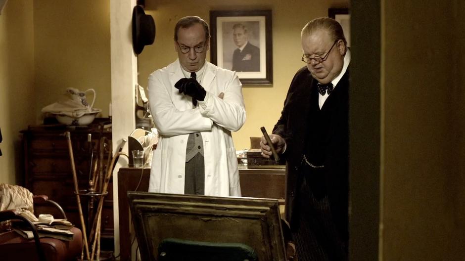 Churchill and Bracewell examine Vincent's painting of the TARDIS.