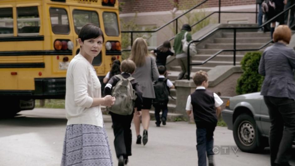 Mary Margaret see Emma out front of the school.