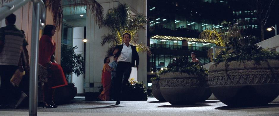 Ethan Hunt chases after Kurt Hendricks towards the parking garage.