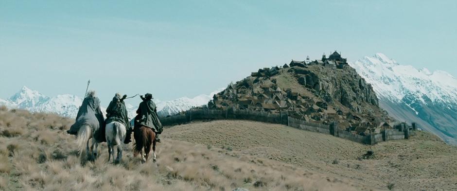 Aragorn, Legolas, Gimli, and Gandalf ride up to Edoras after coming from Fangorn.