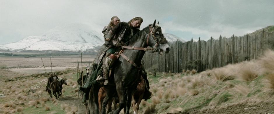 Éomer rides up to Edoras with a mortally wounded Théodred.