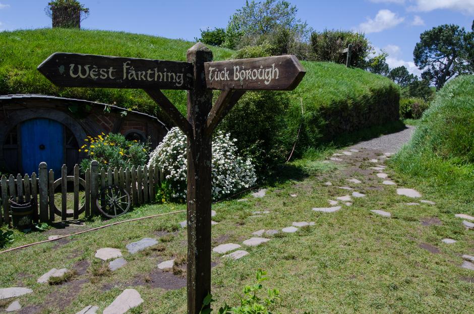 Sign at the entrance to Hobbiton where Gandalf and Frodo drive through in The Fellowship of the Ring.