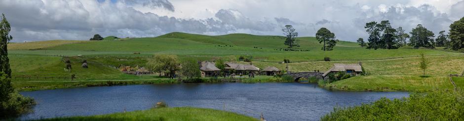 Panorama looking over the lake towards the Green Dragon and Hobbiton mill.