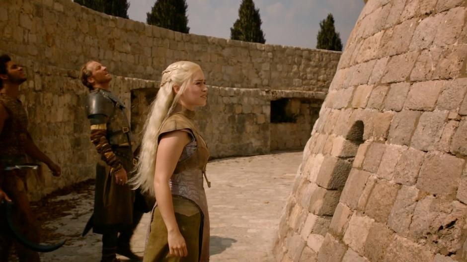Daenerys, Ser Jorah, and Kovarro try to figure out how to get into the tower.