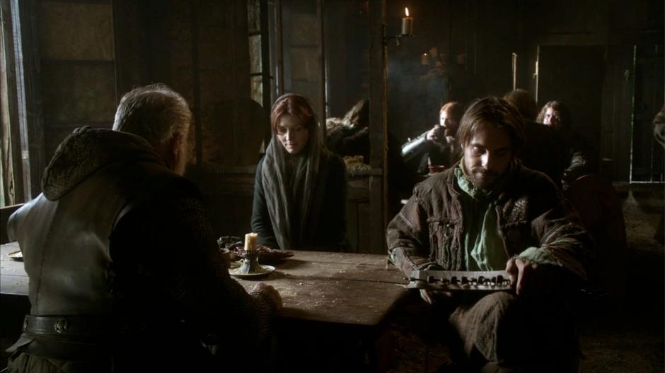 Catelyn sits at the inn in disguise with Ser Rodrik.