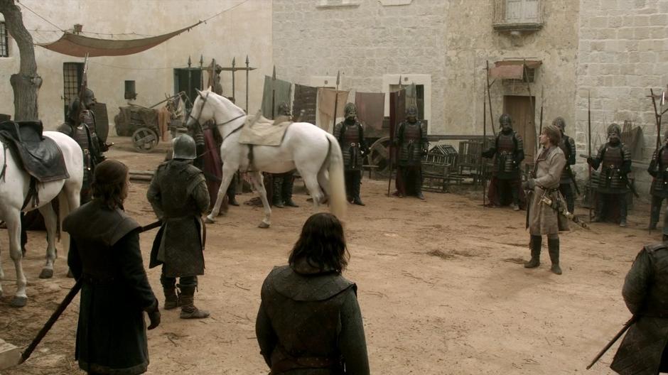 Jaime Lannister arrives at the front of the brothel with his men.