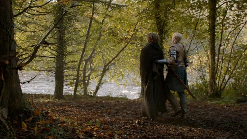 Brienne walks Jaime to the river.