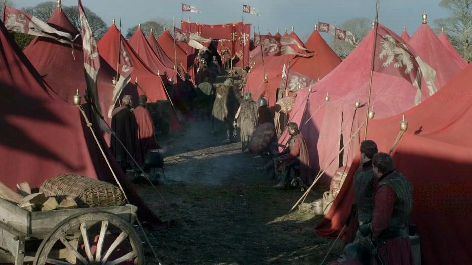 Jaime enters Tywin's command tent.