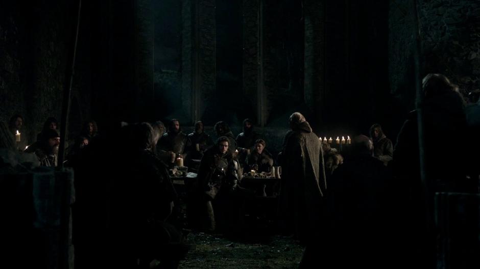 Robb talks to his bannermen at night and they decide to declare their independence.