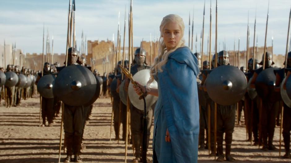 Daenerys looks back at Kraznys mo Nakloz after getting control of the Unsullied.