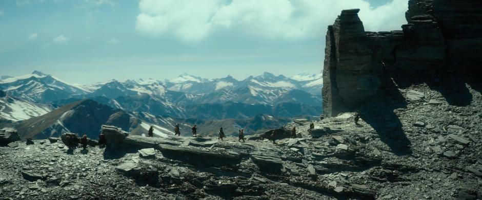 The company walks along a ridge in the Misty Mountains.