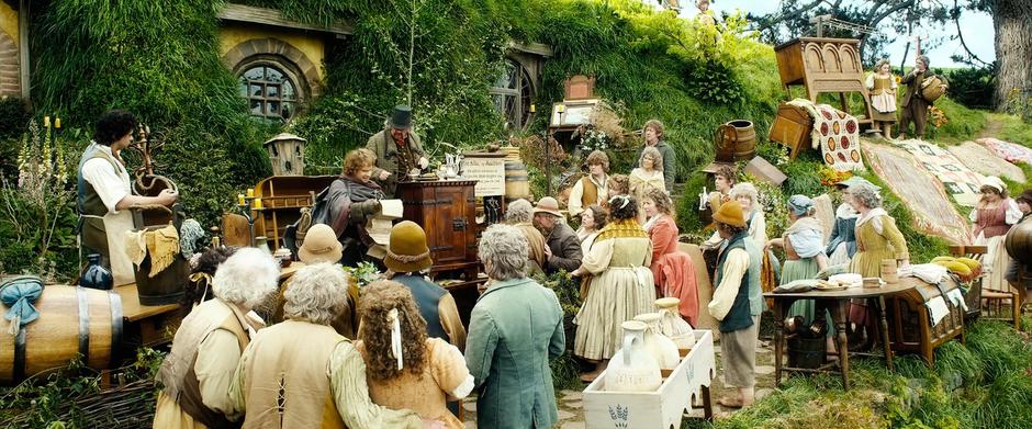 Bilbo shows his contract to the auctioneer to prove his identity.