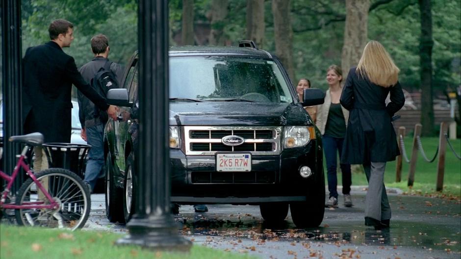 Peter and Olivia are about to enter the car when Olivia gets a phone call.