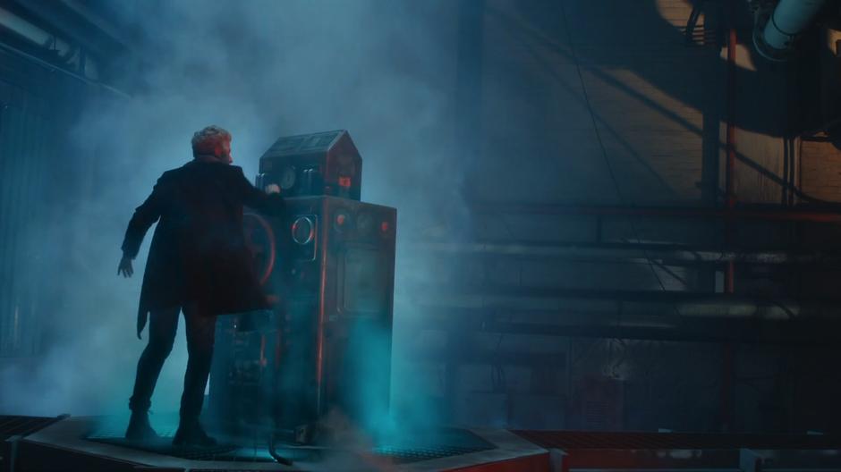 The Doctor examines the machine that powers the ship to find some way to blow it up.