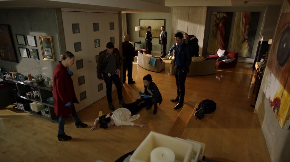 Chloe, Dan, Ella, and Lucifer look down at the body of Debbie Lang.