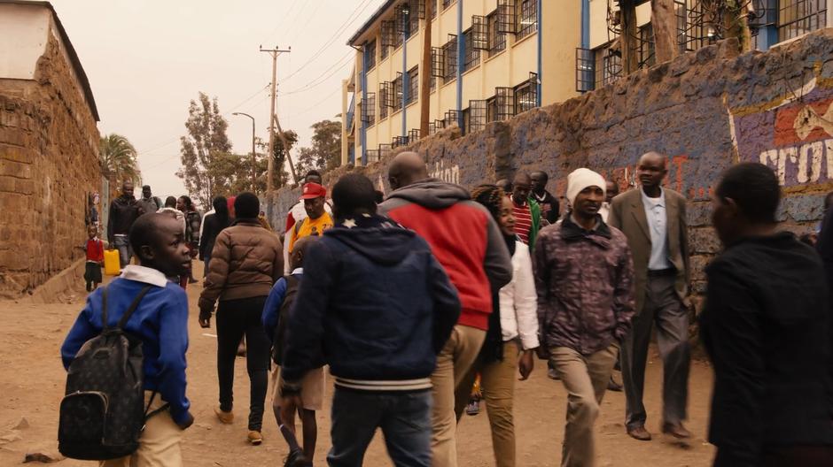 Jela and Capheus walk off down the road.