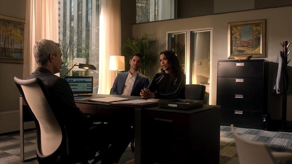 Maze tries to convince Nigel to drop the ethics investigation into Dr. Martin with Lucifer.