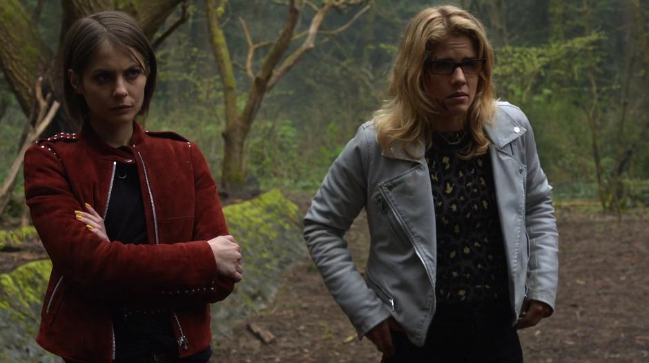 Thea and Felicity look apprehensive about Oliver's plan to work with Slade Wilson for the rescue.